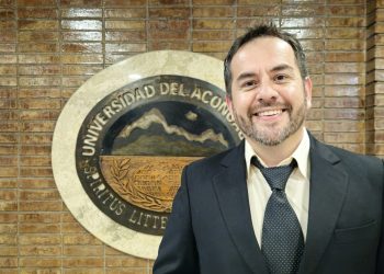 Raúl Chávez, director de la Licenciatura en Niñez, Adolescencia y Familia: «Con cada egresado volvemos a empezar»